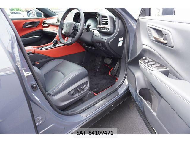 Toyota Crown Sports 2024-10 7357342-10