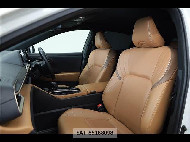 Toyota Crown Sports 2023-11 7391743-17