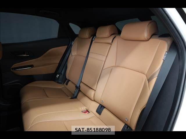 Toyota Crown Sports 2023-11 7391743-18