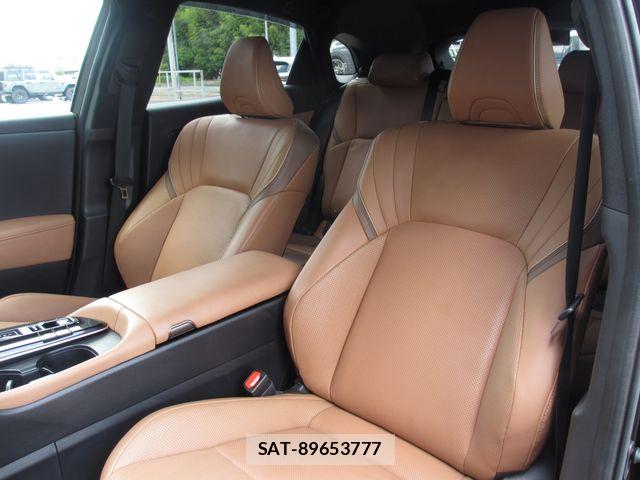 Toyota Crown Sports 2023-12 7391750-16