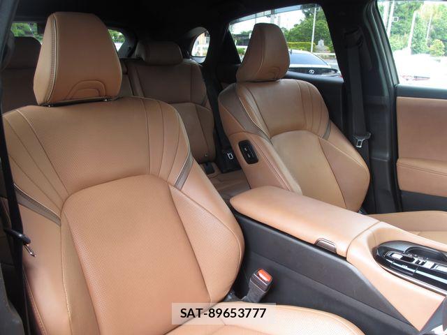 Toyota Crown Sports 2023-12 7391750-17