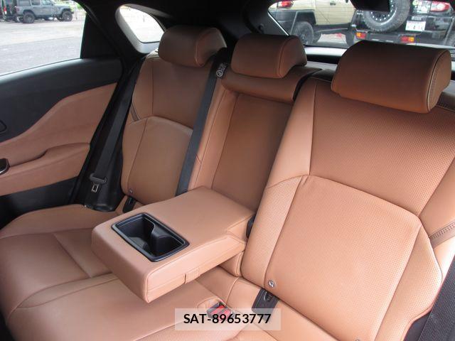 Toyota Crown Sports 2023-12 7391750-26