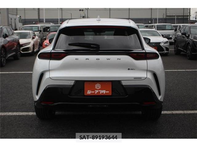 Toyota Crown Sports 2024-01 7500086-11