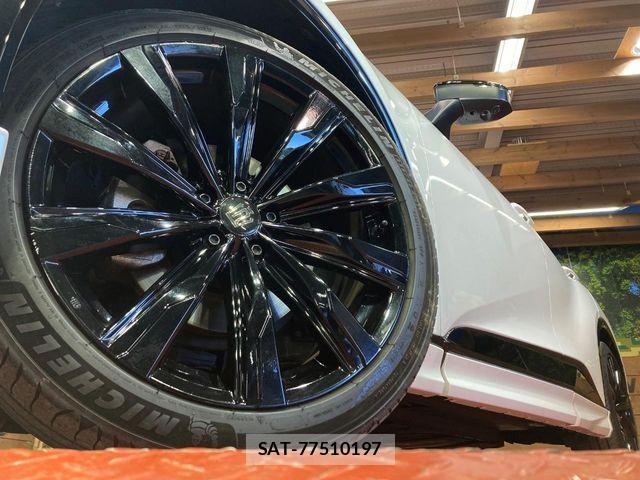 Toyota Crown Sports 2024-02 7500083-12