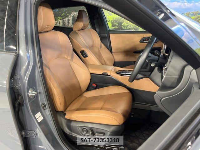 Toyota Crown Sports 2023-12 7500084-7