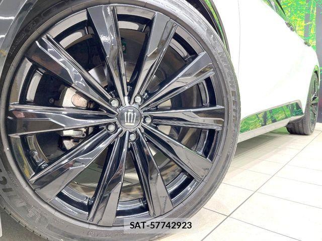Toyota Crown Sports 2023-11 7561987-14