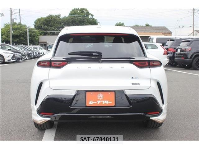 Toyota Crown Sports 2023-12 7615881-12