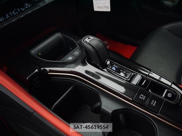 Toyota Crown Sports 2024-04 7615880-8