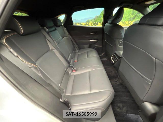 Toyota Crown Sports 2024-04 7783896-8