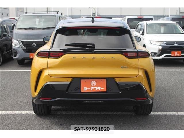 Toyota Crown Sports 2024-04 7783895-9
