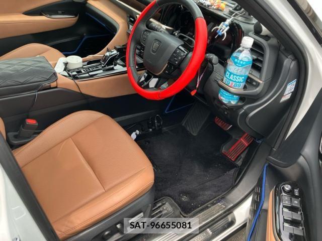 Toyota Crown Sports 2025-01 7875936-13