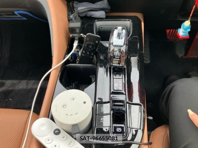 Toyota Crown Sports 2025-01 7875936-24