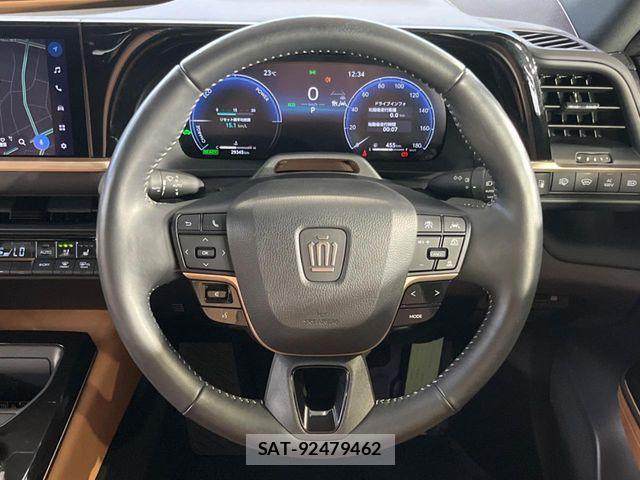 Toyota Crown Sports 2024-01 7978911-12