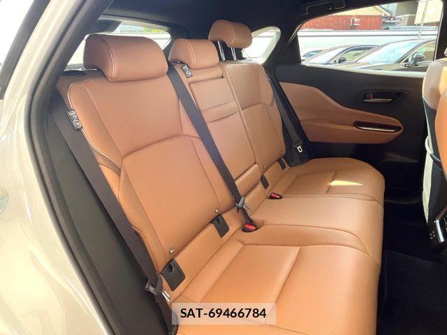 Toyota Crown Sports 2024-06 7978912-10