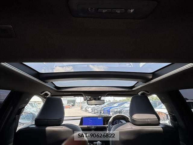 Toyota Crown Sports 2024-09 8035089-4