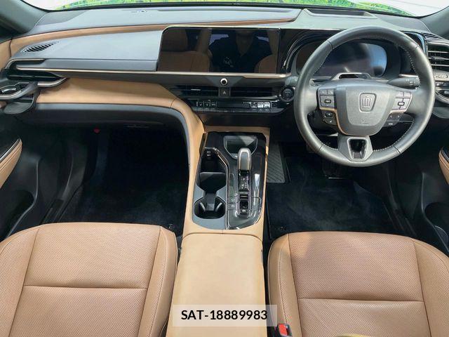 Toyota Crown Sports 2024-10 8035084-1