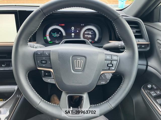 Toyota Crown Sports 2024-10 8035090-12