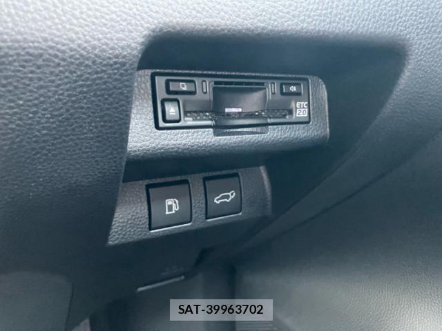 Toyota Crown Sports 2024-10 8035090-13