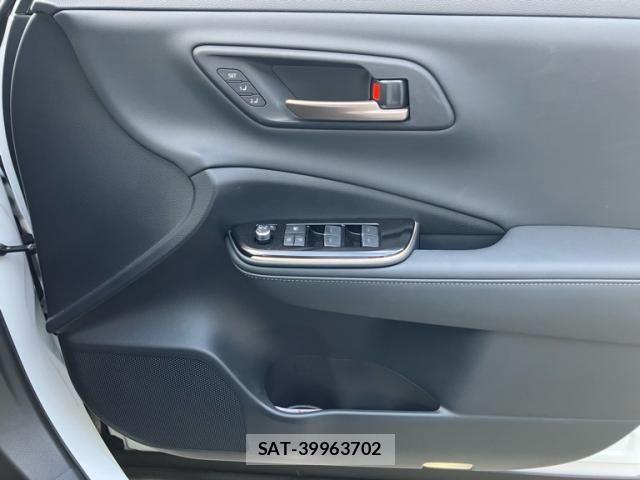 Toyota Crown Sports 2024-10 8035090-22