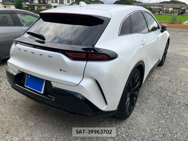 Toyota Crown Sports 2024-10 8035090-3