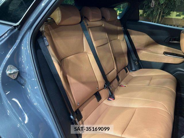 Toyota Crown Sports 2023-11 8035093-9