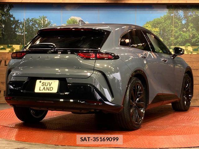 Toyota Crown Sports 2023-11 8035093-16