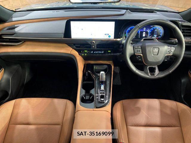Toyota Crown Sports 2023-11 8035093-1
