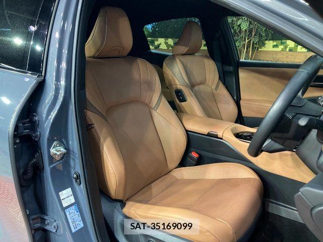 Toyota Crown Sports 2023-11 8035093-8