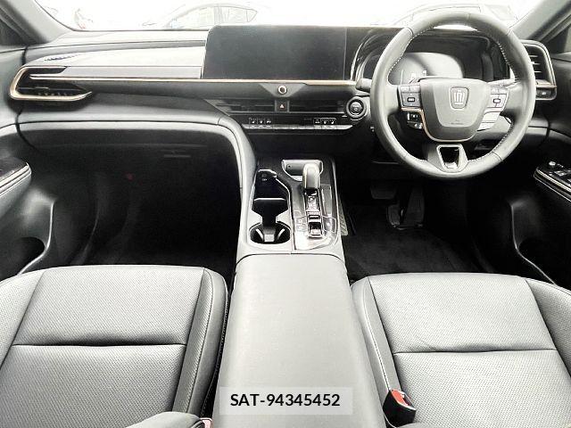 Toyota Crown Sports 2023-12 8035091-1