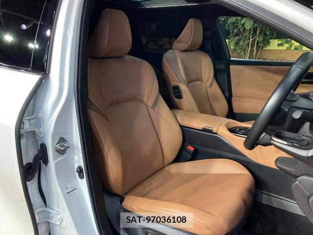 Toyota Crown Sports 2024-04 8035087-8