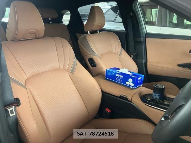 Toyota Crown Sports 2024-02 8073418-10