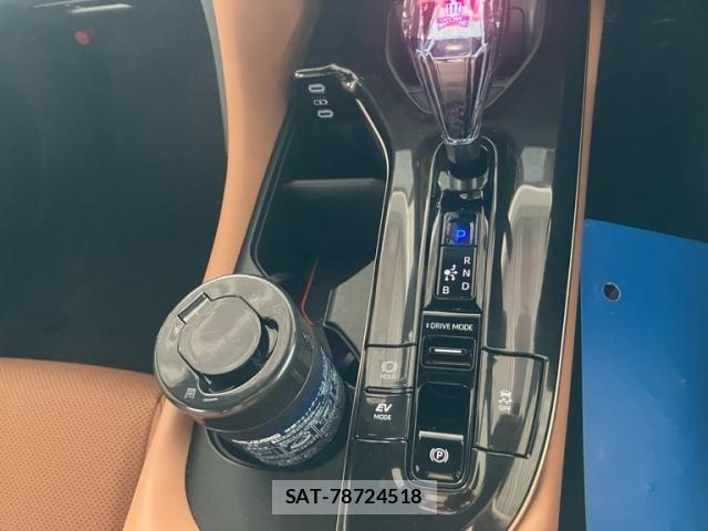 Toyota Crown Sports 2024-02 8073418-17