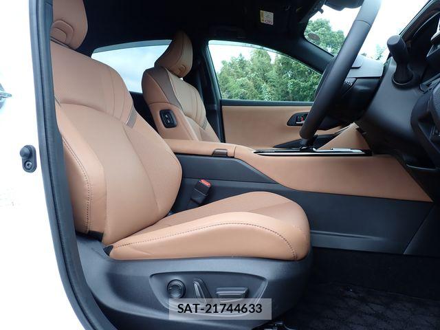 Toyota Crown Sports 2024-12 8073410-16