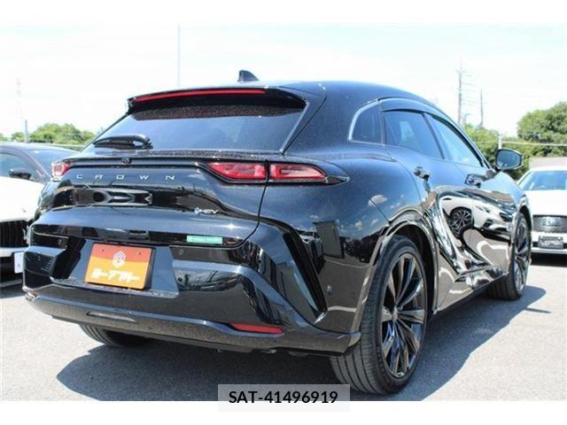 Toyota Crown Sports 2024-05 8098687-8