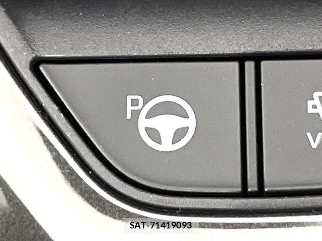 Toyota Crown Sports 2025-06 8145627-6