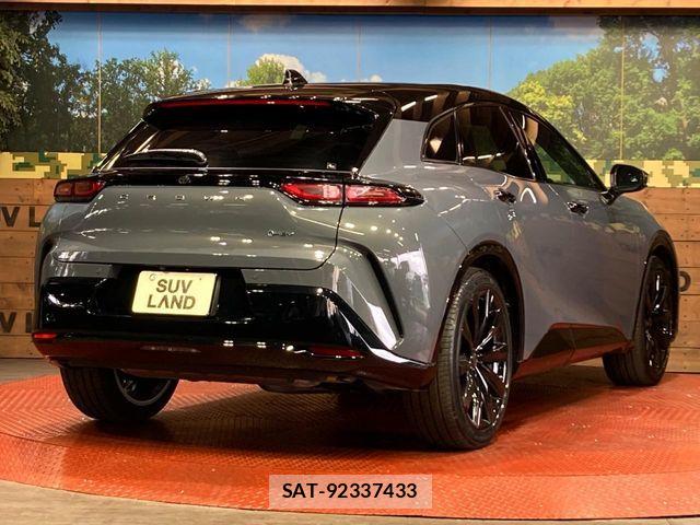 Toyota Crown Sports 2025-06 8145629-16