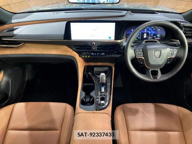 Toyota Crown Sports 2025-06 8145629-1