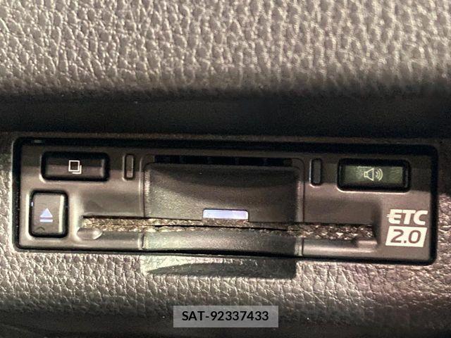 Toyota Crown Sports 2025-06 8145629-5