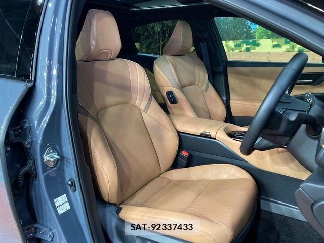 Toyota Crown Sports 2025-06 8145629-7