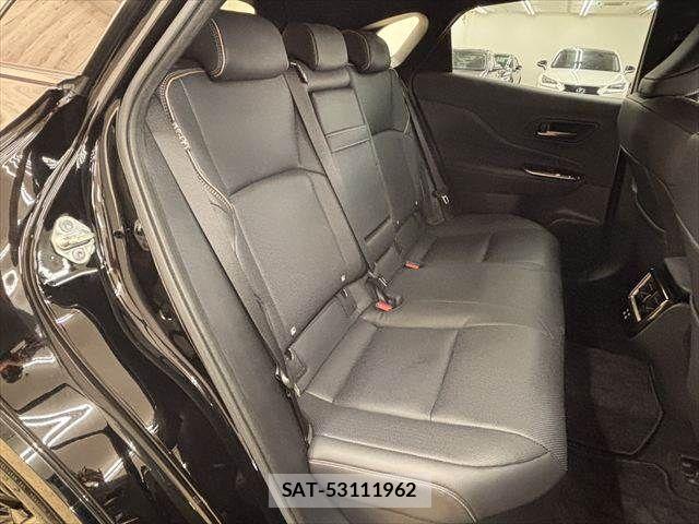 Toyota Crown Sports 2024-07 8145630-7