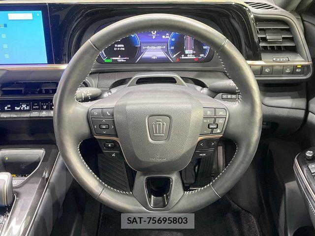 Toyota Crown Sports 2024-01 8158224-10