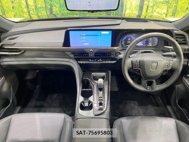 Toyota Crown Sports 2024-01 8158224-1