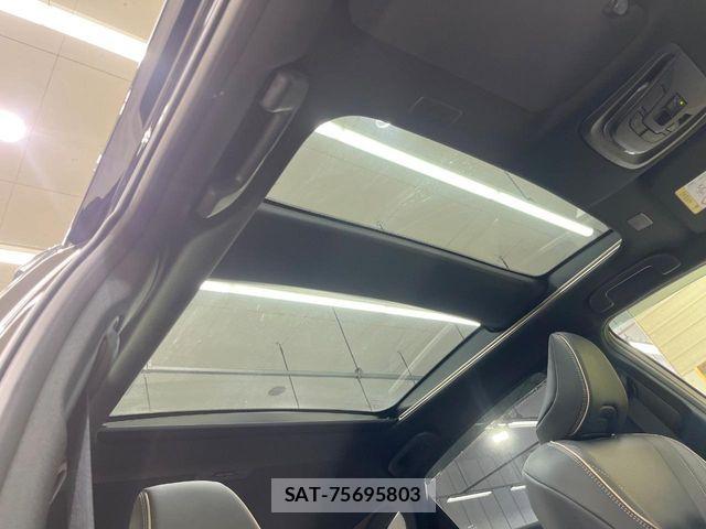 Toyota Crown Sports 2024-01 8158224-2