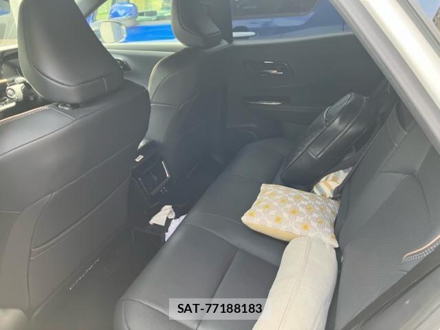 Toyota Crown Sports 2025-02 8158227-9