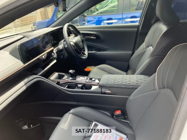 Toyota Crown Sports 2025-02 8158227-10