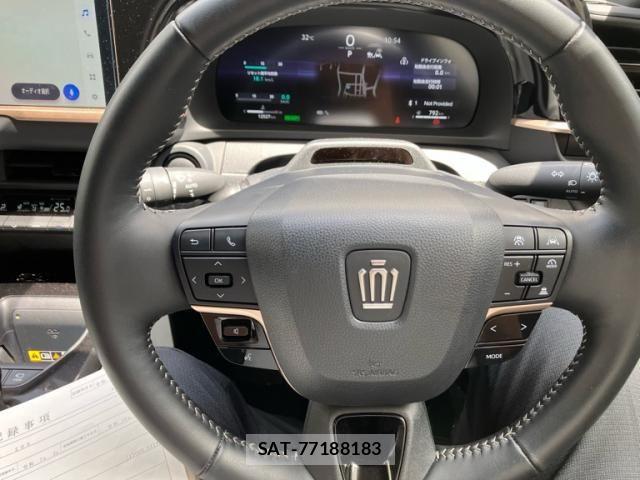 Toyota Crown Sports 2025-02 8158227-13
