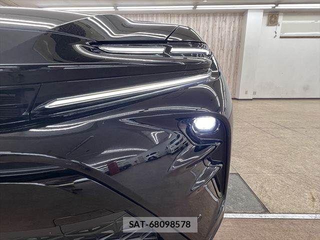Toyota Crown Sports 2023-12 8207076-11