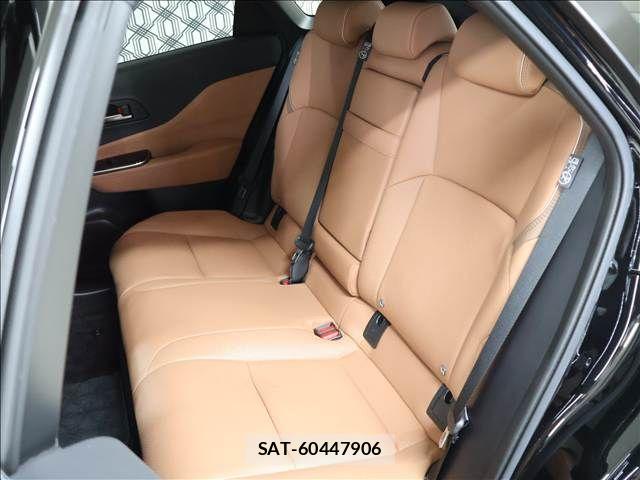 Toyota Crown Sports 2024-10 8207073-12