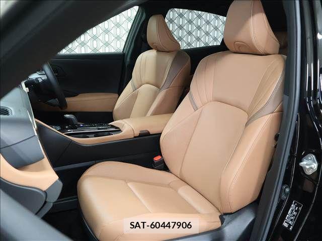 Toyota Crown Sports 2024-10 8207073-5