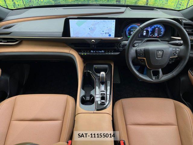 Toyota Crown Sports 2024-01 8207075-1